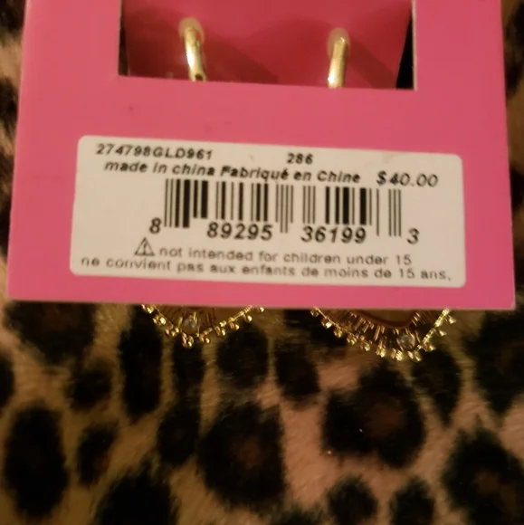 BETSEY JOHNSON Leopard Print Heart Drop Earrings w/ Bows and Gold-Tone Hardware - Picture 4 of 12